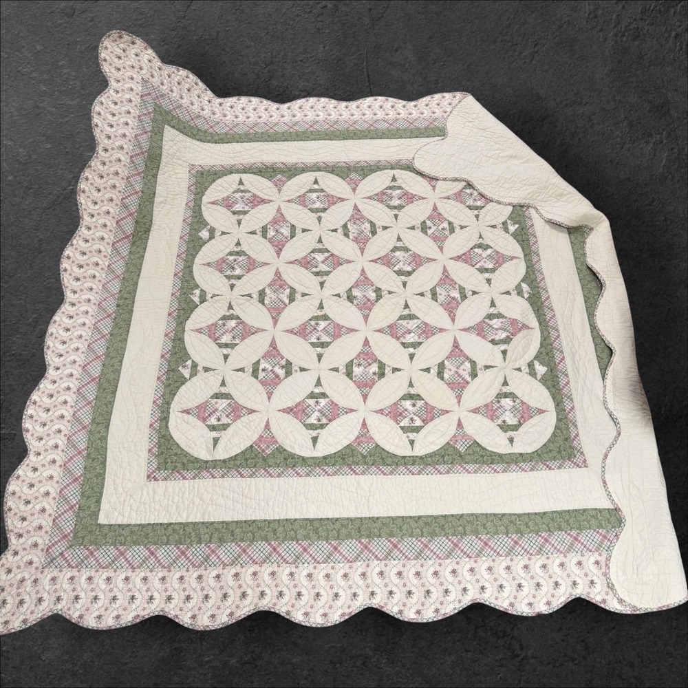 Vintage Style Cathedral Window Patchwork Quilt Sage Green Pink Scalloped 84x83